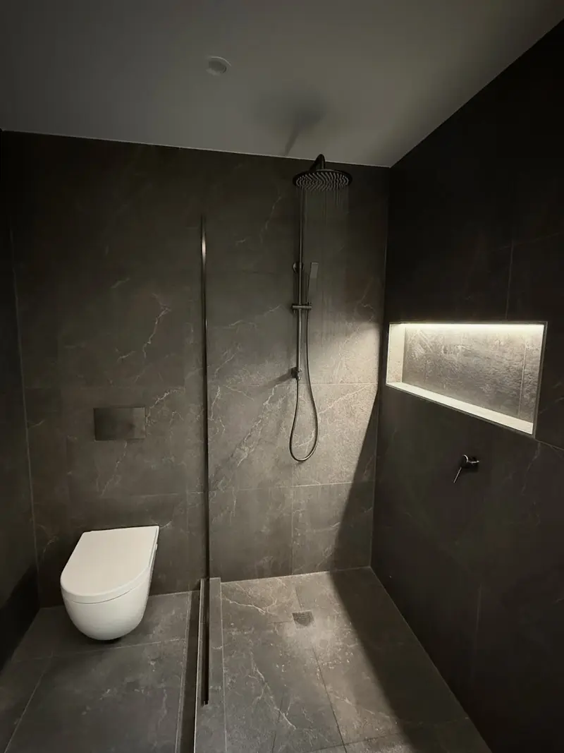 Matte-black shower fit-off